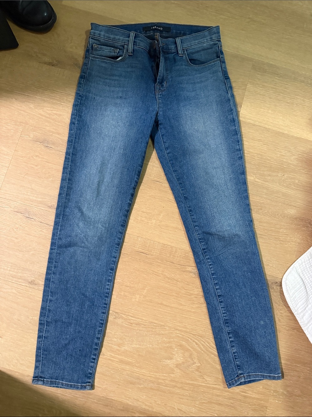 Classic Women's Blue Denim Jeans - Slim Fit Size 27 LIKE NEW Skinny Jean Stretch